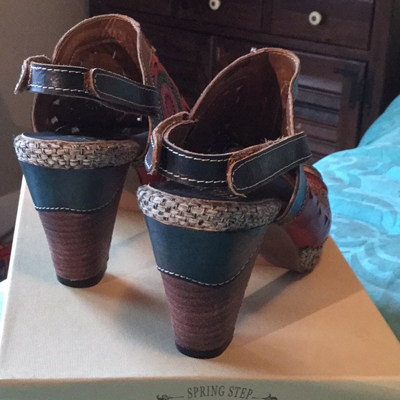 L'Artiste Sandals - Picture 3 of 5